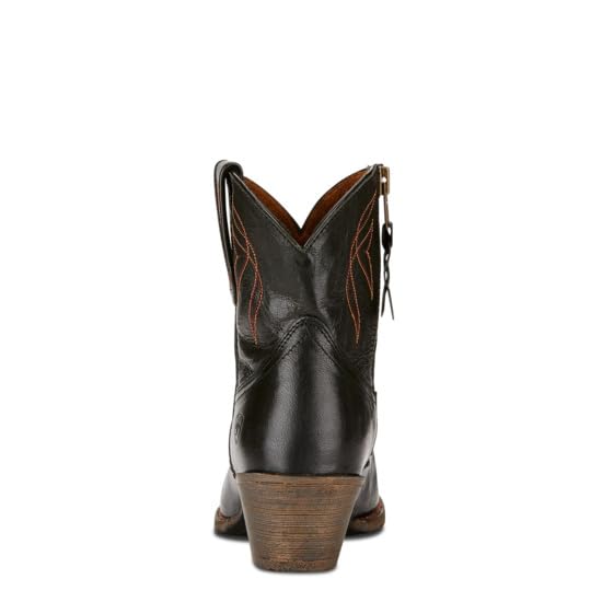 Classic Western Boots with Minimal Riding Style