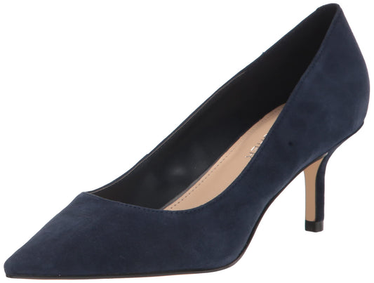Minimal Pointed Toe Pumps for Elegant Occasions
