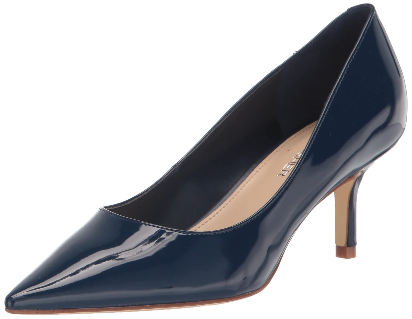 Minimal Pointed Toe Pumps for Elegant Occasions